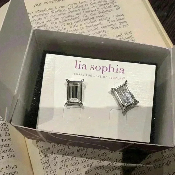 Lia Sophia rectangle clear silvertone earrings new  in box - Picture 3 of 7